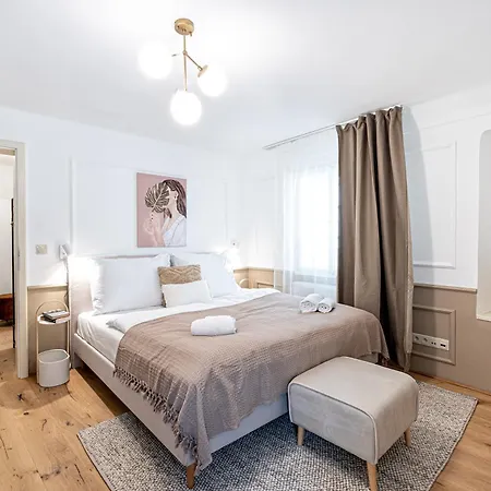 Exquisite Apartments At Lesser Town By Easybnb Premium *