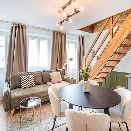 Exquisite Apartments At Lesser Town By Easybnb Premium شقة