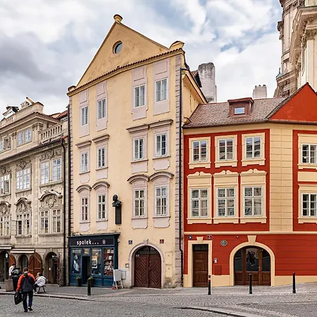 Beautifully Renovated At Lesser Town Apartment