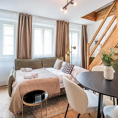 Beautifully Renovated At Lesser Town