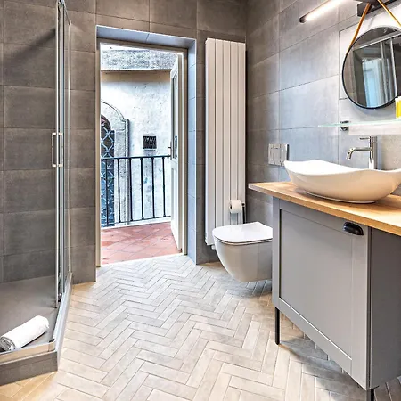 Beautifully Renovated At Lesser Town Apartment