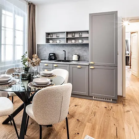 Exquisite Apartments At Lesser Town By Easybnb Premium *