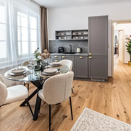 Exquisite Apartments At Lesser Town By Easybnb Premium شقة براغ