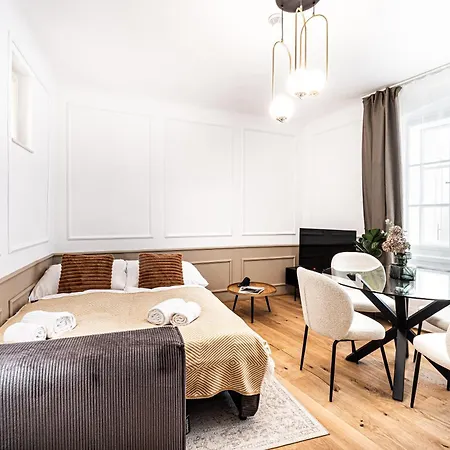 Beautifully Renovated At Lesser Town