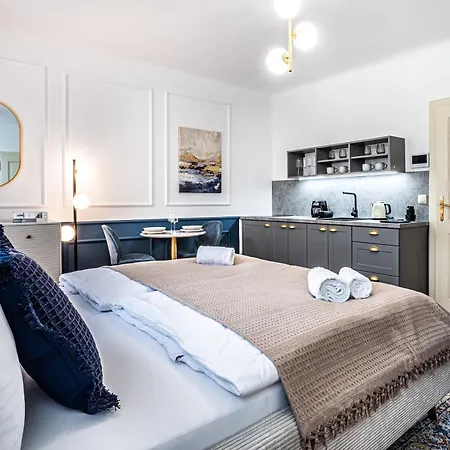 Apartment Beautifully Renovated At Lesser Town *