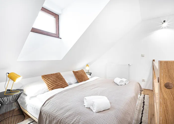 Beautifully Renovated At Lesser Town 公寓
