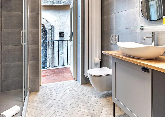 Beautifully Renovated At Lesser Town 公寓