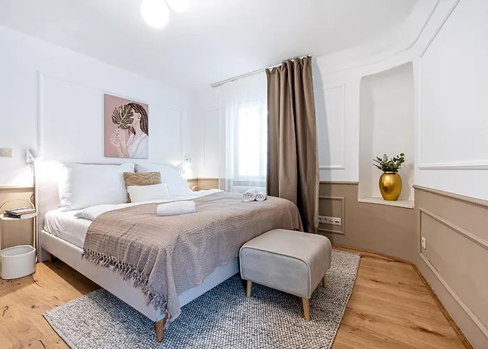 Beautifully Renovated At Lesser Town