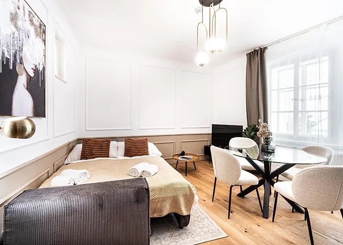 Beautifully Renovated At Lesser Town